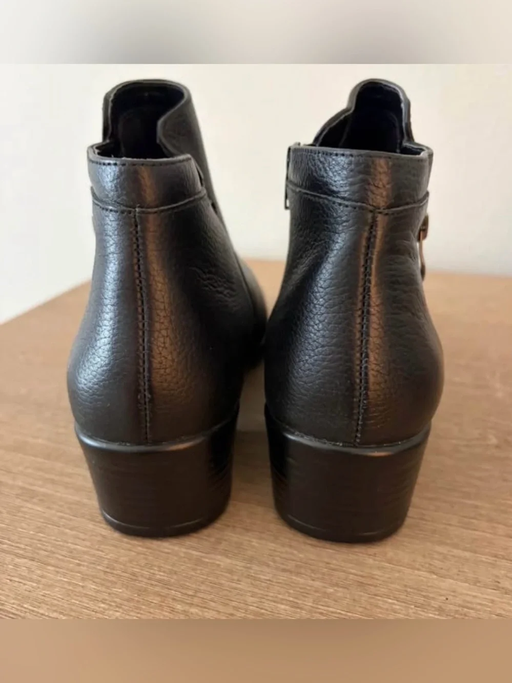 AEROSOLES chic black